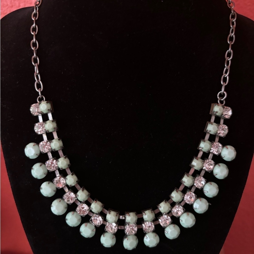 Elegant Vintage  Silver tone  light aqua costume Necklace